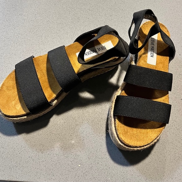 Steve Madden Kimmie Black Sandals.  Size 6 - Picture 2 of 11